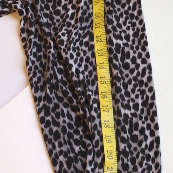 Torrid Blouse Black Size 2(18-20) Black V Neck Animal Print y2k retro glam edgy - Picture 8 of 10